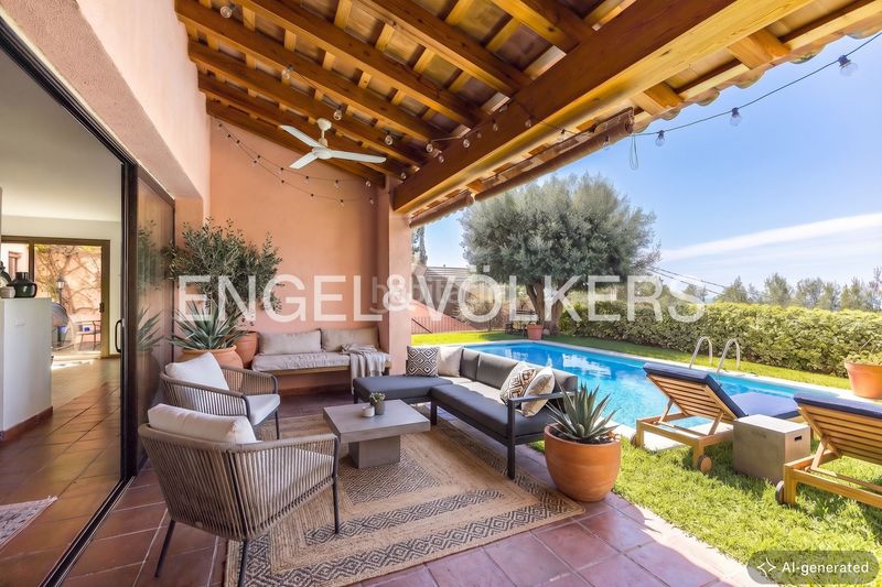 Foto bec91fd2-7730-4a0b-8d0d-47f12b9dda3c. Casa amb calefacció aparcament piscina a Levantina - Montgavina - Quintmar Sitges