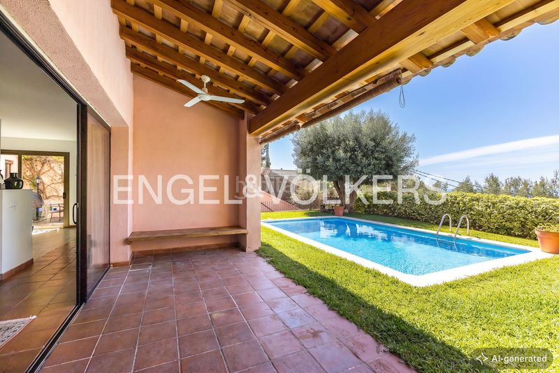 Foto d6b34a59-7d86-47d5-9427-a642d4eda784. Casa amb calefacció aparcament piscina a Levantina - Montgavina - Quintmar Sitges