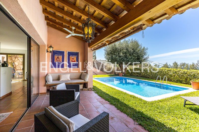Foto dde2163d-b25d-4548-a733-e375d29a7240. Casa amb calefacció aparcament piscina a Levantina - Montgavina - Quintmar Sitges