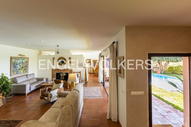 Foto fbfb106d-d3ef-409e-9a22-9c778de52921. Casa amb calefacció aparcament piscina a Levantina - Montgavina - Quintmar Sitges