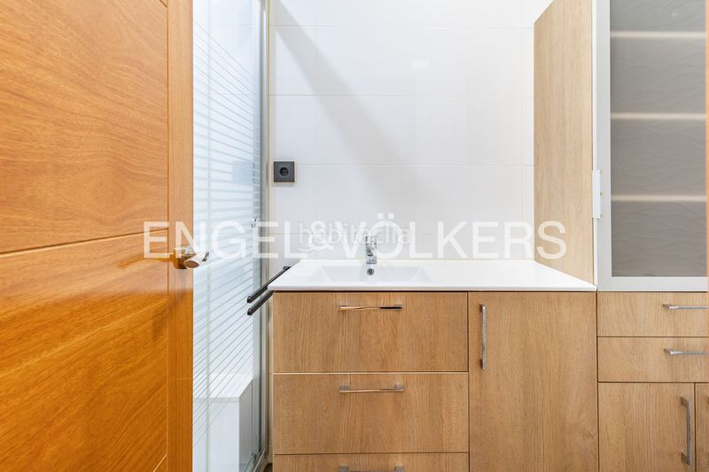 Foto f3366164-f365-4b23-a843-60c41372aaf6. Pis amb calefacció a Poblenou Barcelona