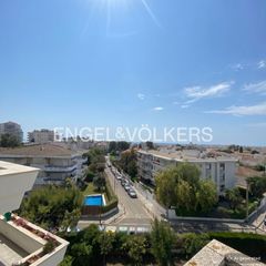 Affitto Appartamento in Can Girona - Terramar - Vinyet. Descubre un elegante apartamento en sitges con terraza y vistas