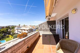 Rent Flat in Can Girona - Terramar - Vinyet. Descubre un elegante apartamento en sitges con terraza y vistas