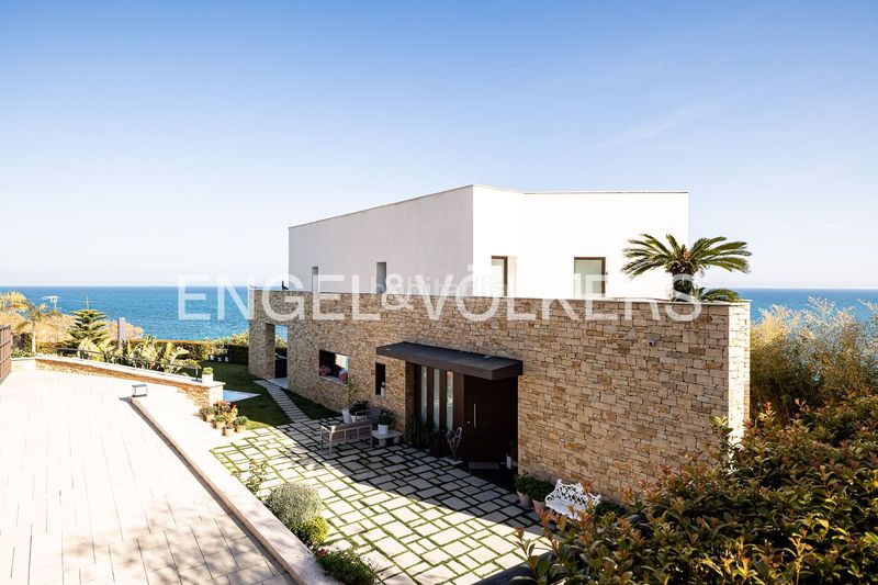 Foto 125e37d1-697d-4976-8131-dc0d54a491d7. Casa amb calefacció aparcament piscina a Urbanitzacions Sant Pol de Mar