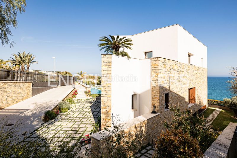 Foto cd177cd1-1129-486f-a7d9-a1bf11bf559e. Casa amb calefacció aparcament piscina a Urbanitzacions Sant Pol de Mar