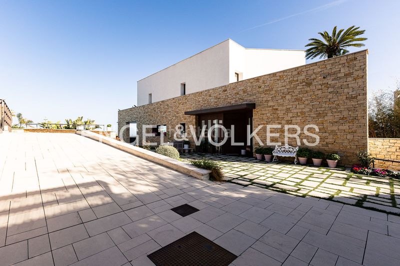 Foto fc8bd726-e241-421e-b56e-f11d79cfbacf. Casa amb calefacció aparcament piscina a Urbanitzacions Sant Pol de Mar