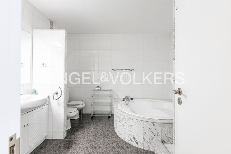 Foto 193eb0b9-73f8-41f8-b4c6-476f4a0d3e7b. Casa adossada amb calefacció aparcament a Eixample Sant Cugat del Vallès
