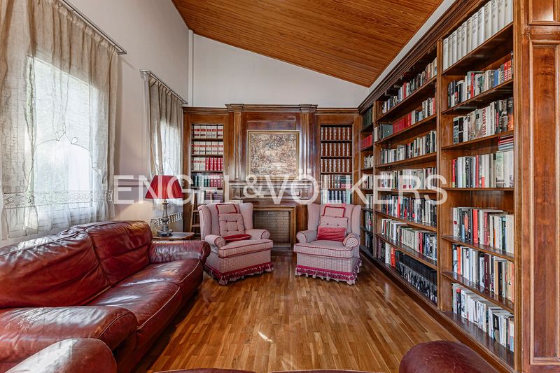 Foto 458f9cf3-f449-4f8c-b313-fd3b7f34eaa6. Casa adossada amb calefacció aparcament a Eixample Sant Cugat del Vallès