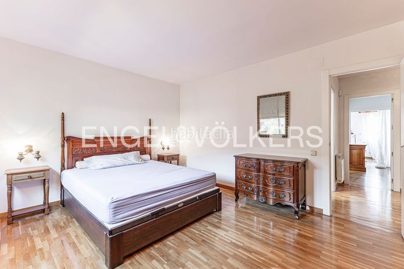 Foto 4b779978-ea0d-47f6-bb3d-c50be3e91463. Casa adossada amb calefacció aparcament a Eixample Sant Cugat del Vallès