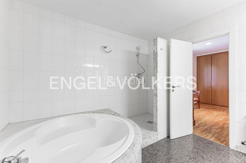 Foto 5546bfe6-97fc-4574-bb53-9fab86a9c38e. Casa adossada amb calefacció aparcament a Eixample Sant Cugat del Vallès