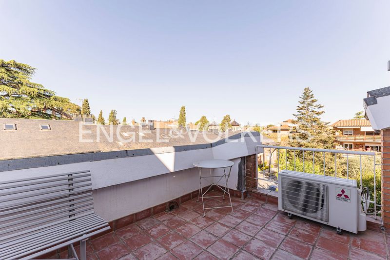 Foto 614ccd7a-d1a6-4b94-bd85-1dba3275b67c. Casa adossada amb calefacció aparcament a Eixample Sant Cugat del Vallès
