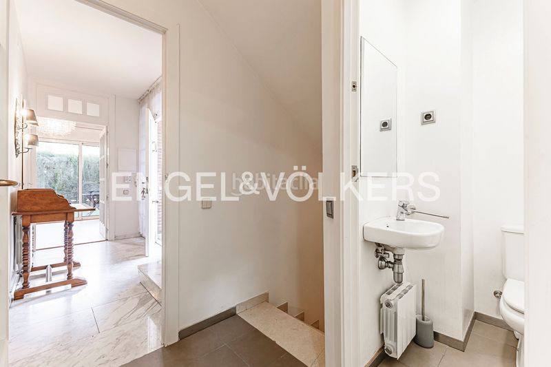 Foto a2e1d856-a719-4261-9f43-654ba0414206. Casa adossada amb calefacció aparcament a Eixample Sant Cugat del Vallès