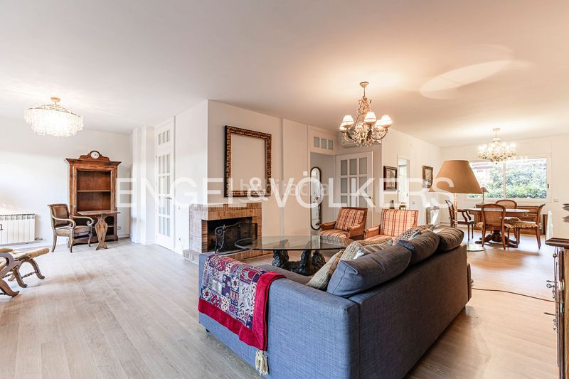 Foto b37e0ec5-d210-4192-b470-6b2460cb4f7c. Casa adossada amb calefacció aparcament a Eixample Sant Cugat del Vallès