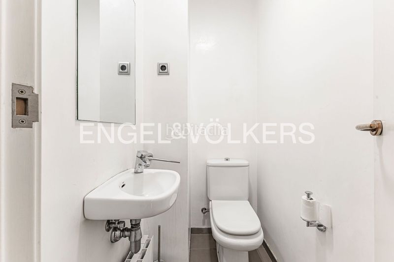 Foto b90f4a9f-acbe-4841-82a9-8c9f327c0b99. Casa adossada amb calefacció aparcament a Eixample Sant Cugat del Vallès