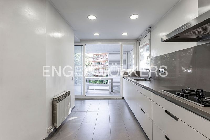 Foto bdae6f13-4c20-4503-b1e5-9164a8d103ee. Casa adossada amb calefacció aparcament a Eixample Sant Cugat del Vallès