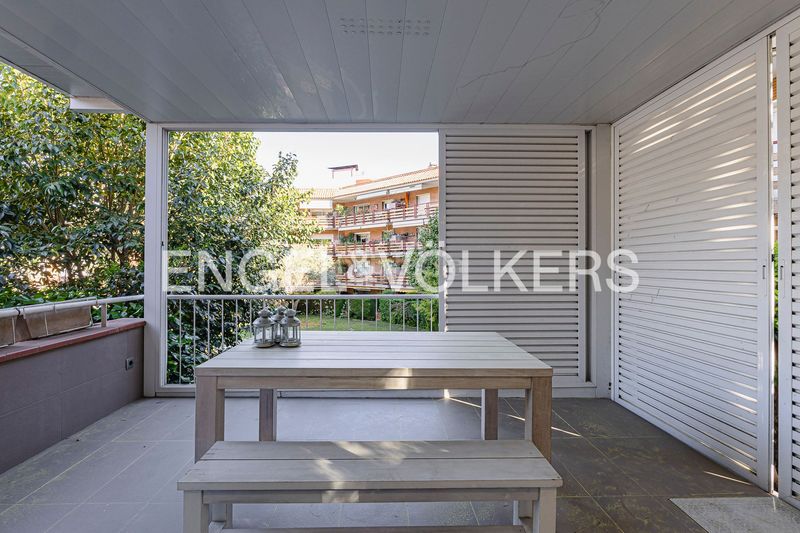 Foto c5ea585f-5a86-4106-ace0-9a6e20998d96. Casa adossada amb calefacció aparcament a Eixample Sant Cugat del Vallès