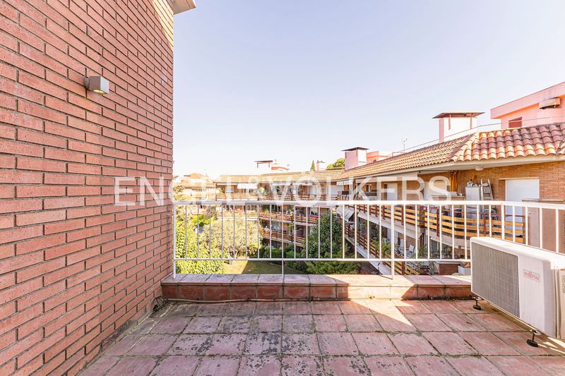 Foto c91ebeee-478f-42cc-80e0-a3c3d7c2407d. Casa adossada amb calefacció aparcament a Eixample Sant Cugat del Vallès