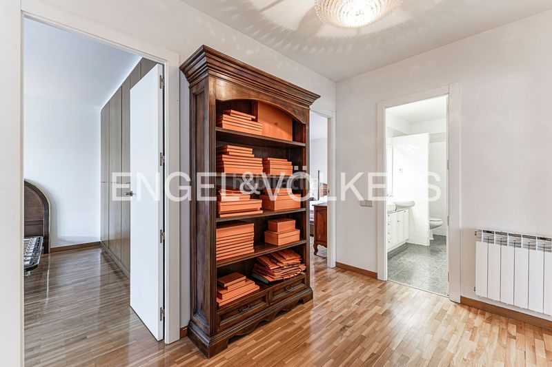 Foto d0cea092-8ade-4917-931b-79661516ab0a. Casa adossada amb calefacció aparcament a Eixample Sant Cugat del Vallès