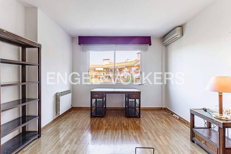 Foto d5306e8d-7866-4ddc-ad15-67cafb791cfa. Casa adossada amb calefacció aparcament a Eixample Sant Cugat del Vallès