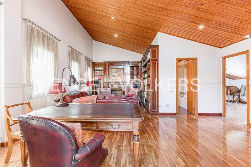 Foto d5e4b05c-7f4b-40b2-81e3-aadbcc767a76. Casa adossada amb calefacció aparcament a Eixample Sant Cugat del Vallès