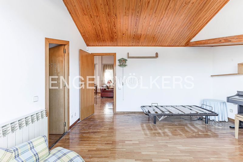 Foto e4191b5e-5679-4cb0-b9a8-c222d8c38162. Casa adossada amb calefacció aparcament a Eixample Sant Cugat del Vallès