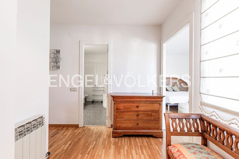 Foto f1921172-73c1-46bc-bcd4-7cf7cfb76494. Casa adossada amb calefacció aparcament a Eixample Sant Cugat del Vallès