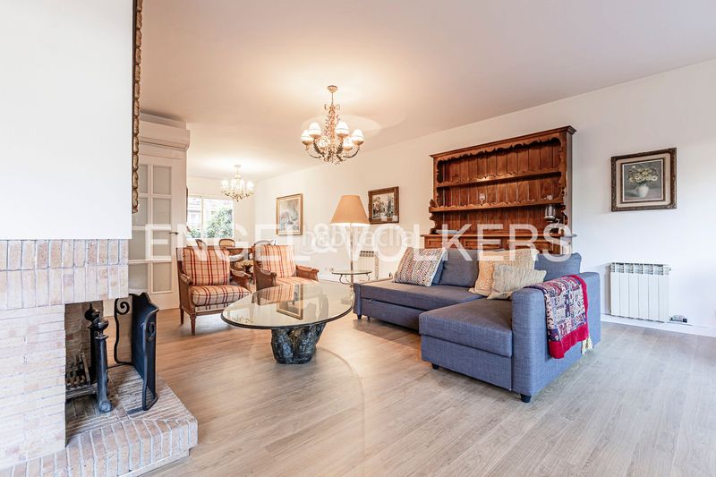 Foto fa9d3139-5ddc-4871-98d8-9795d498e808. Casa adossada amb calefacció aparcament a Eixample Sant Cugat del Vallès