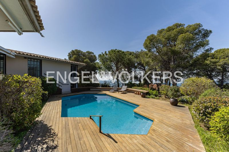 Foto a71390fb-40d9-46f3-b009-5b5914b2a7b3. Casa amb calefacció aparcament piscina a Bellamar Castelldefels