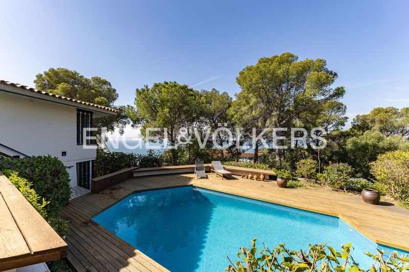Foto b1b37522-2da5-4b06-97a7-5a276f78ab64. Casa amb calefacció aparcament piscina a Bellamar Castelldefels