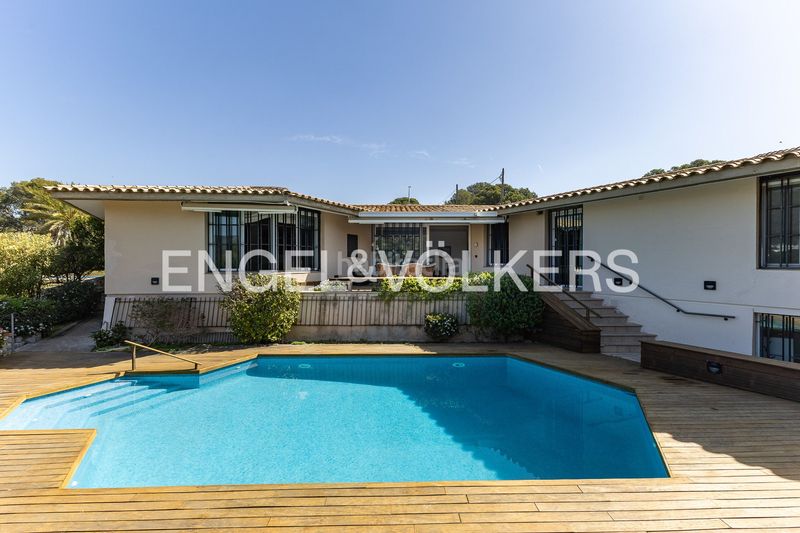 Foto b5225d88-ab0b-48b1-91c8-cdbf5b8e10e3. Casa amb calefacció aparcament piscina a Bellamar Castelldefels