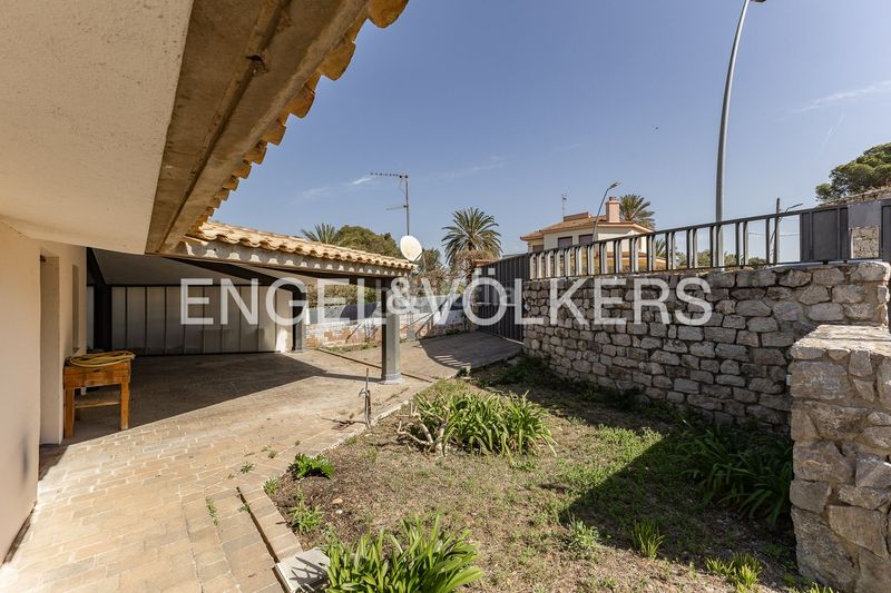 Foto c9d9b5e9-2c81-479c-b068-ce7e25286d47. Casa amb calefacció aparcament piscina a Bellamar Castelldefels