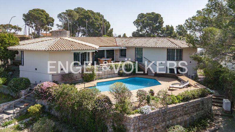 Foto e48e844e-1be1-4a20-af4b-7c87d342bce3. Casa amb calefacció aparcament piscina a Bellamar Castelldefels