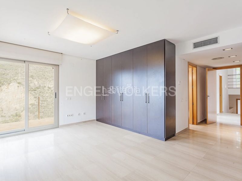 Foto 0543de4b-c61b-4cbe-80fb-d0bb02f90a9f. Casa adossada amb calefacció aparcament piscina a Sitges