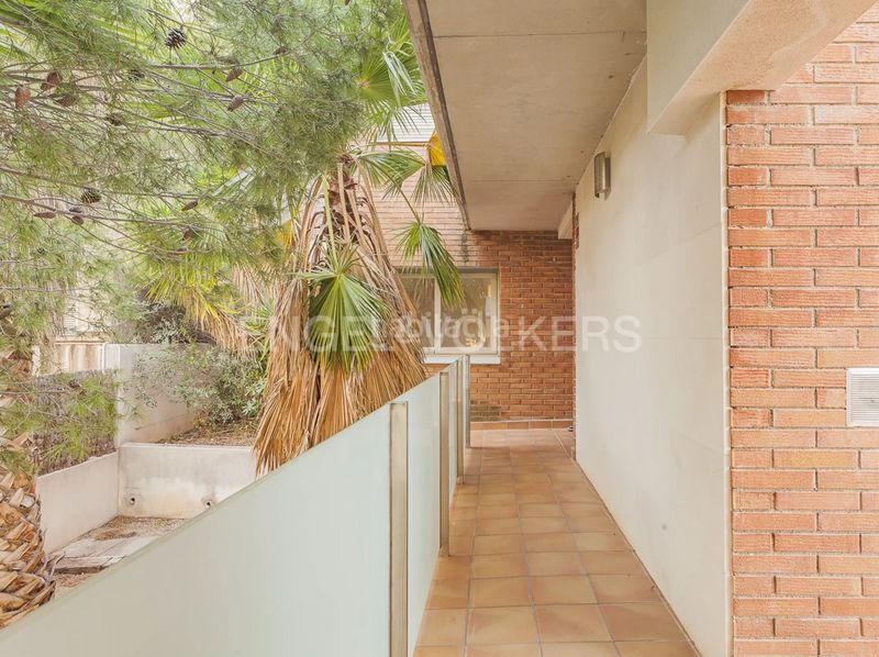 Foto 2c1d21bc-b6d6-4a6a-b188-1f1a33fd843c. Casa adossada amb calefacció aparcament piscina a Sitges