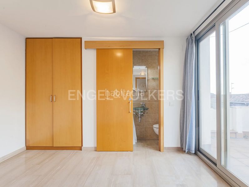 Foto 3773ead7-b6f3-4e2b-921e-1218f2f889d7. Casa adossada amb calefacció aparcament piscina a Sitges