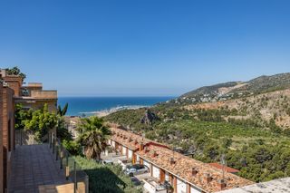 Reihenhaus in Les Botigues de Sitges. Casa con vistas al mar, 6 dormitorios, piscina