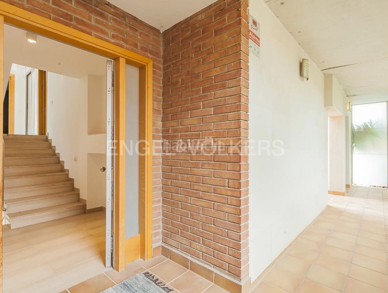 Foto 873667da-128d-46a9-845a-bdadcb360575. Casa adossada amb calefacció aparcament piscina a Sitges