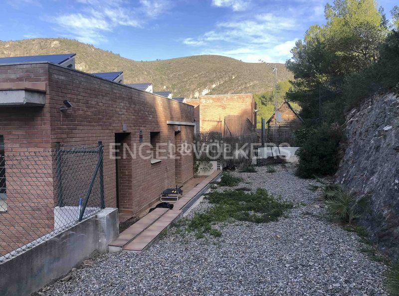 Foto f3879a7a-d6dd-4487-80f7-3183b645217b. Casa adossada amb calefacció aparcament piscina a Sitges