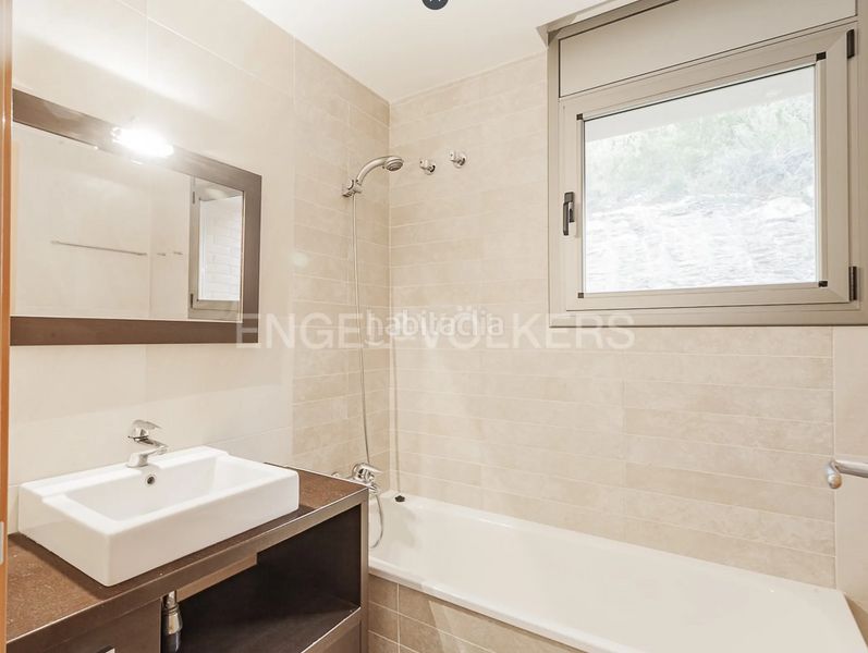 Foto f599789d-821d-4826-a42f-fd7ba9d7584b. Casa adossada amb calefacció aparcament piscina a Sitges