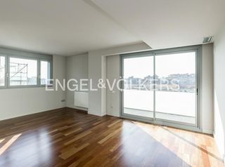 Alquiler Piso en La Nova Esquerra de l´Eixample. Precioso ático con terraza en calle viladomat