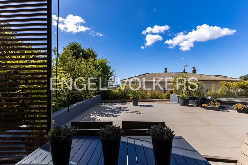 Foto 0680fb15-2de2-455c-b919-59fedd92602c. Casa amb calefacció aparcament piscina a costa Cunit - els jardins - els rosers Cunit