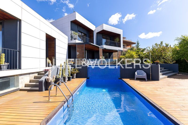 Foto 25d720b3-d0ff-4349-94b3-2246cb8293fc. Casa amb calefacció aparcament piscina a costa Cunit - els jardins - els rosers Cunit