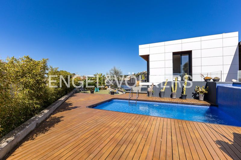 Foto 42a98e39-d5e3-4d55-ad33-fecbad386926. Casa amb calefacció aparcament piscina a costa Cunit - els jardins - els rosers Cunit