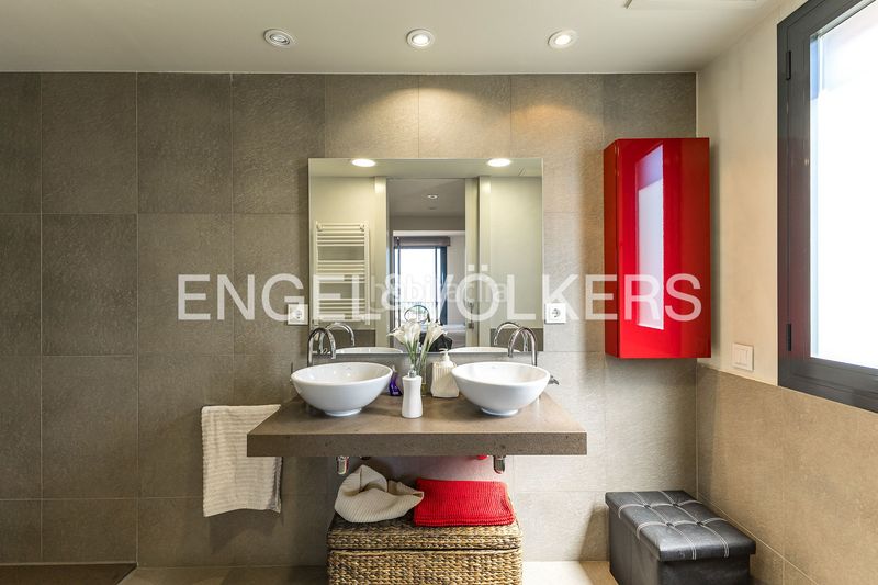 Foto 6b42f81e-44ee-43e3-9be1-6ba176ea2bc6. Casa amb calefacció aparcament piscina a costa Cunit - els jardins - els rosers Cunit