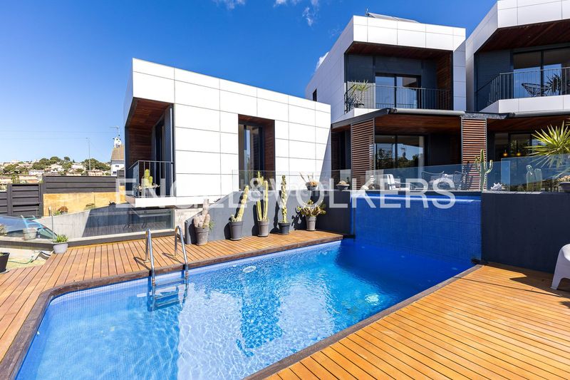 Foto 9352c8a7-fdd9-4be2-939c-739bd613b01c. Casa amb calefacció aparcament piscina a costa Cunit - els jardins - els rosers Cunit