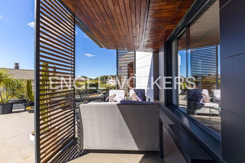 Foto 960a8233-d543-48c6-b314-e9eadcdcf4f4. Casa amb calefacció aparcament piscina a costa Cunit - els jardins - els rosers Cunit