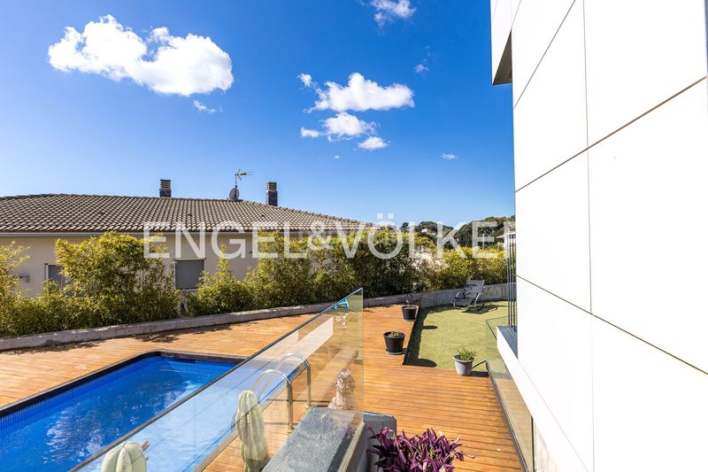 Foto f6e0fca7-a6a4-45d4-81e6-47f03a74f6d3. Casa amb calefacció aparcament piscina a costa Cunit - els jardins - els rosers Cunit