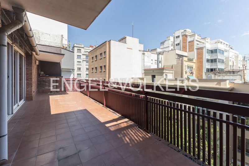 Foto bd4f1aef-8ef6-4d55-94c0-9006aa1e6907. Àtic amb calefacció aparcament a Sant Gervasi - Galvany Barcelona