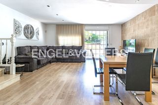 Casa a Bufalà. Magnífica casa en bufalà badalona