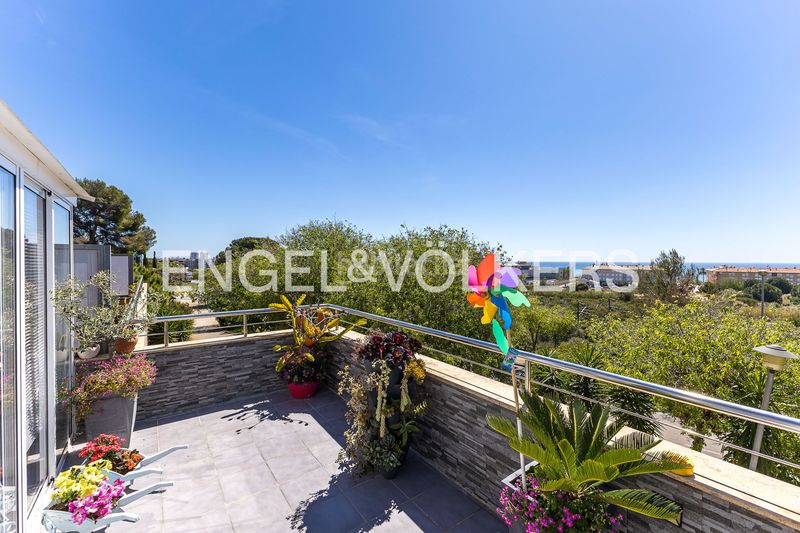 Foto 95b0455f-ed6f-41e8-b54a-4ea9469dcc70. Casa amb calefacció aparcament a Bonavista Vendrell (El)